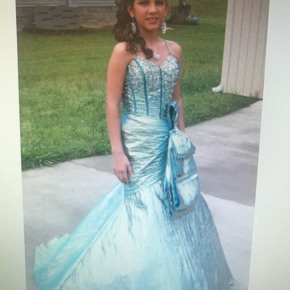 Elegant Blue Strapless Gown